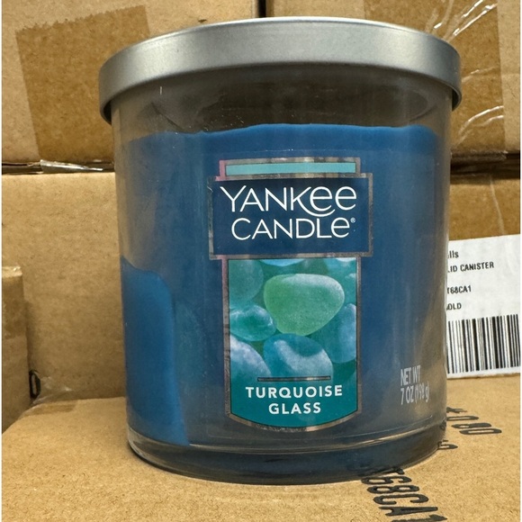 RETIRED Yankee Candle “Turquoise Glass” a light and fresh fragrance 7 ounce size - Picture 1 of 3